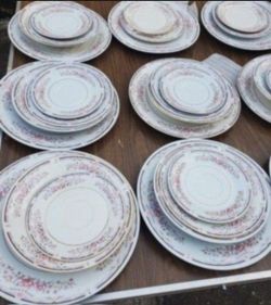 40 Piece Dinnerware Set 