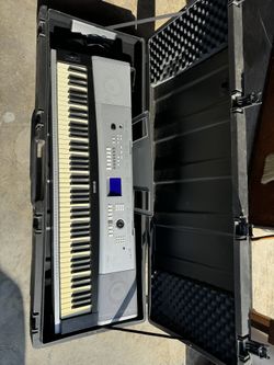 Yamaha Keyboard With SKB Case