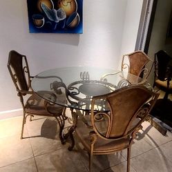 Comedor 4 Sillas. De Hierro