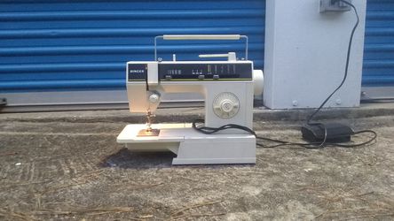 Singer sewing machine(heavy duty) made in Brazil for Sale in Atlanta, GA -  OfferUp
