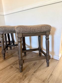 3 Barstools