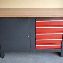Mint Condition 1970's Sears CRAFTSMAN WORK BENCH WITH KEYS