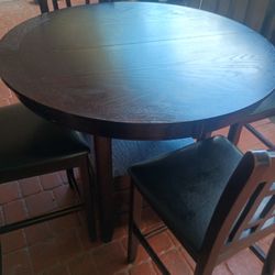 DINNING ROOM WITH 4 CHAIRS 