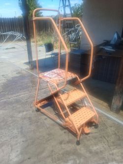 Step ladder heavy duddy with wheels