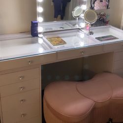 impressions vanity desk & hk bow ottoman 