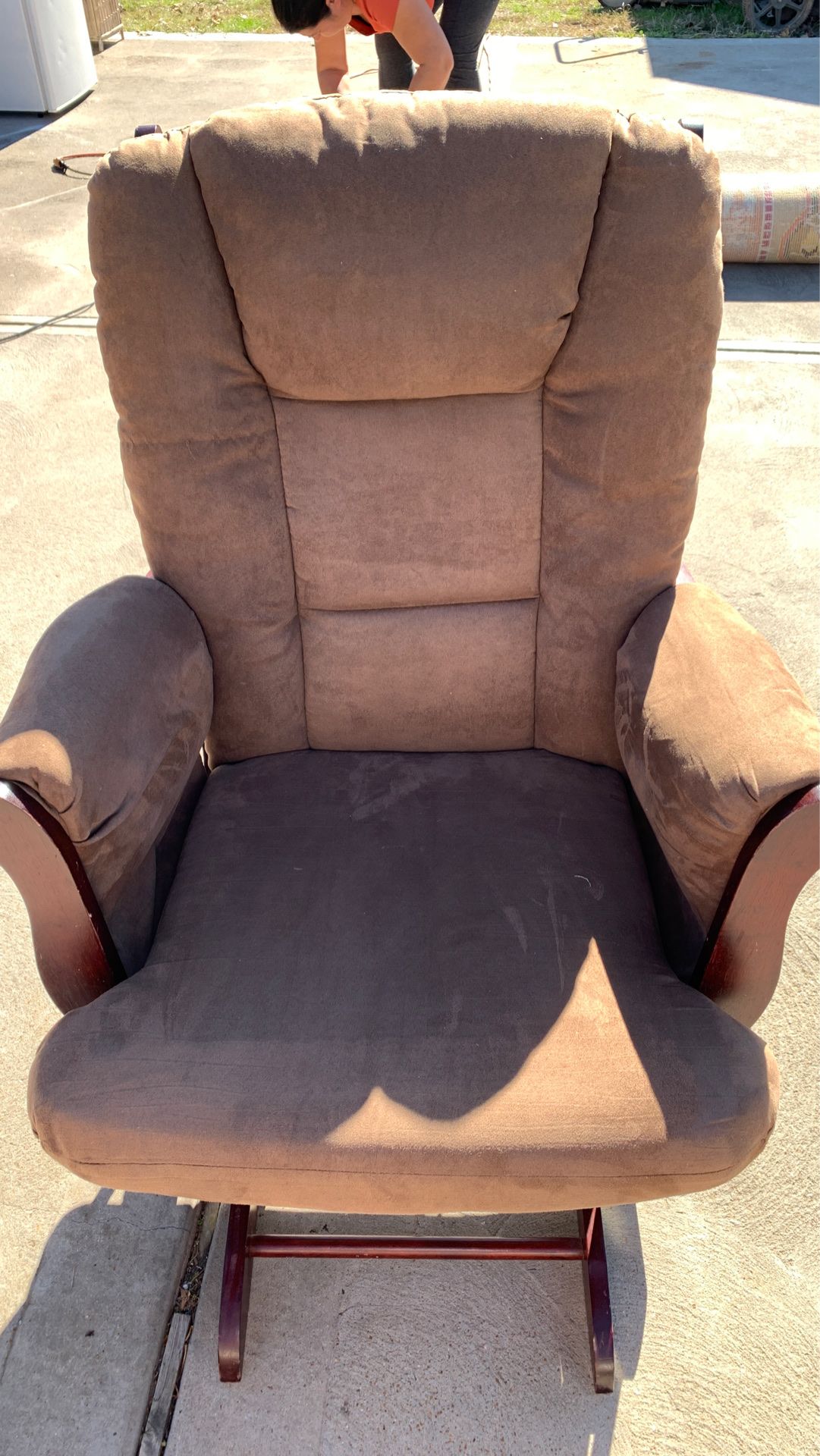 Nice chair very comfortable like new no problems