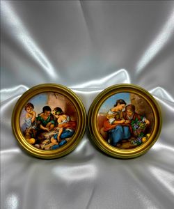 vintage pair of Bardtone miniature round wall plaques features scenes adapted from famous paintings by the Spanish Baroque master Bartolomé Esteban Mu