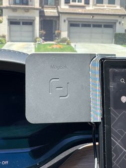 Magbak Tesla Phone Charger