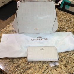 Ivory Coach Purse And Wallet 