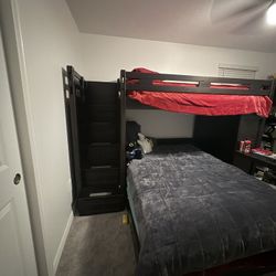 🛏️ Solid Wood Bunk Bed – Twin over Full w/ Dressers & Side Table! 🛏️ Delivery available!!