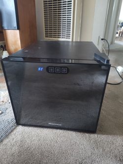 Wine or beverage refrigerator