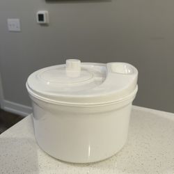 Plastic salad spinner 9 inches- never used