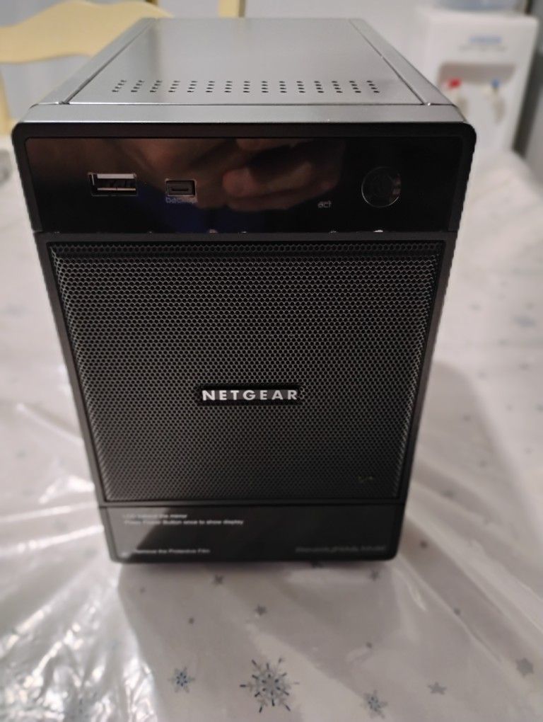Netgear Ready Nas NVX , ( RNDX 400 E ), OBO .