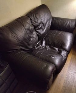 NATUZZI LEATHER COUCH