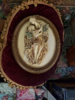 VINTAGE/ANTIQUE  PLASTER BAS RELIEF YOUNG LOVERS PLAQUE