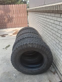 L275/70/18  Goodyear  wrangler  tires