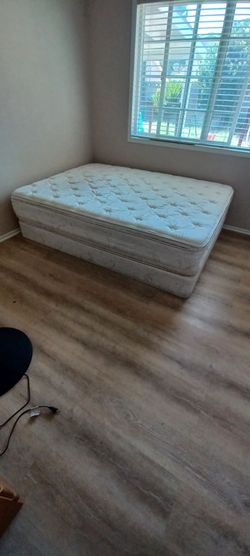 Queen mattress/box springs with metal frame