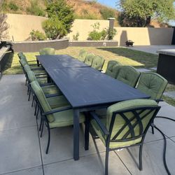 Outdoor Dining Set / Patio Dining Set 44 Pieces Like New 