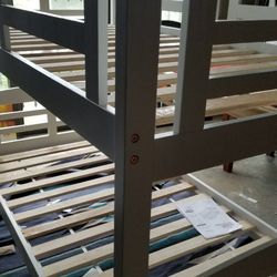 Twin/twin bunkbed with storage drawers