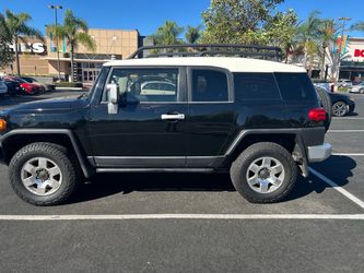 2010 FJ CRUISER  2wd excellent condition