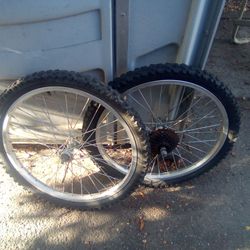 Set of 20 inch rims and tires