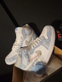 Jordan 1’s High ‘Hyper Royal’ 9.5-11