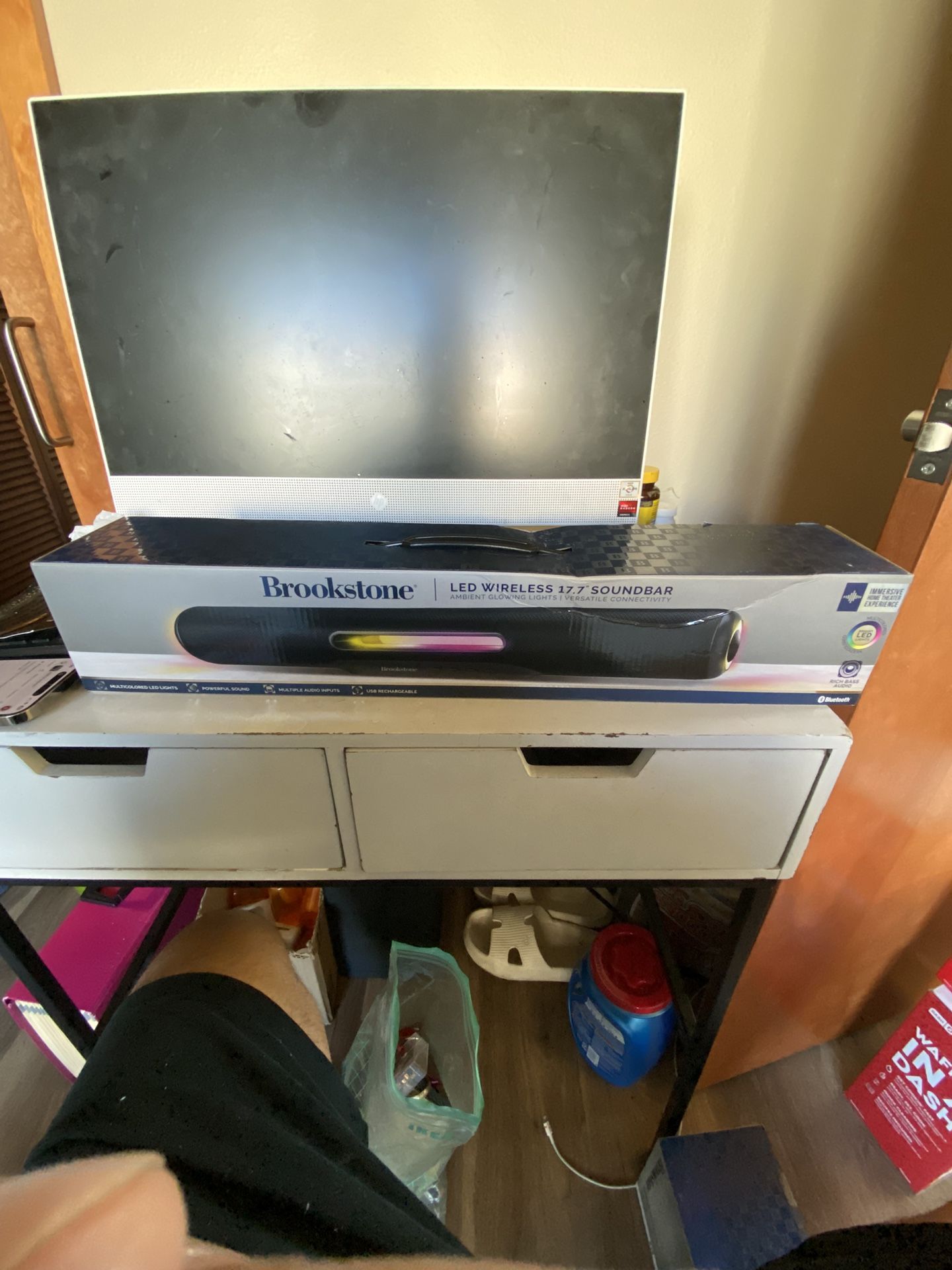 Brookstone LED wireless 17.7 sound bar