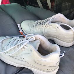 Nice leather running shoes size 8 1/2 only $20 firm