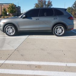 2012 Porshe Cayenne 