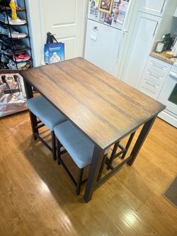 Kitchen Island Table + 4 Bar Stools