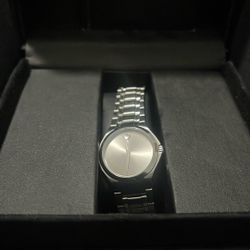Movado   Watch Retail $1000 Throw A Price