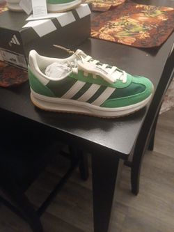Brand-new In Box Adidas Cloud Foam Comfort Green