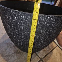 2 black potted plant container