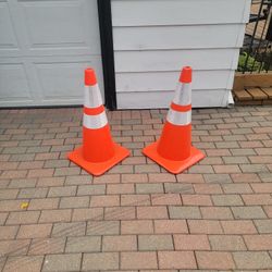 To Like New Condition Full Size Rubber Orange Construction Cones
