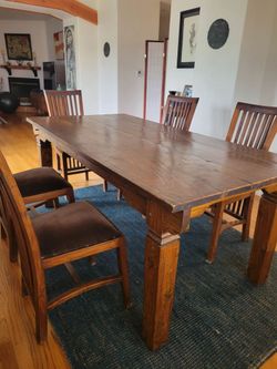 Durable wood dining tabel and 5 chairs