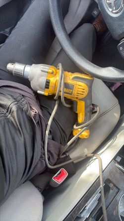 DeWalt DWD215G 1/2" (13 mm) Variable Speed Reversing (VSR) Mid-Handle Grip Drill.