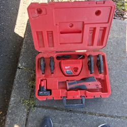 Milwaukee m twelve volts jaws 