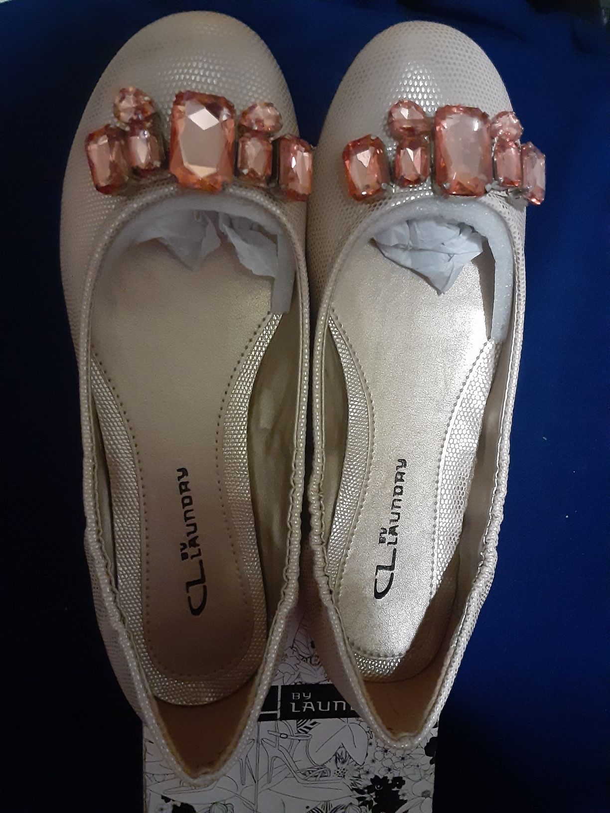 Flats for kids size 6.5 by Laundry.