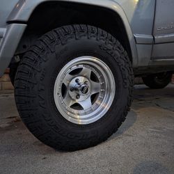 31x10. 5x15 LT Falken wild peak at4