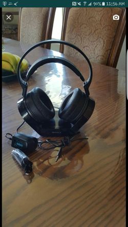 Sony bass headphone with charging doc