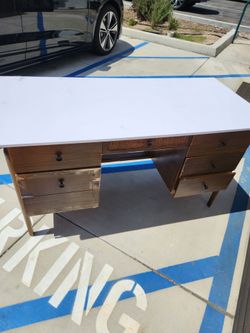 DESK (FREE)