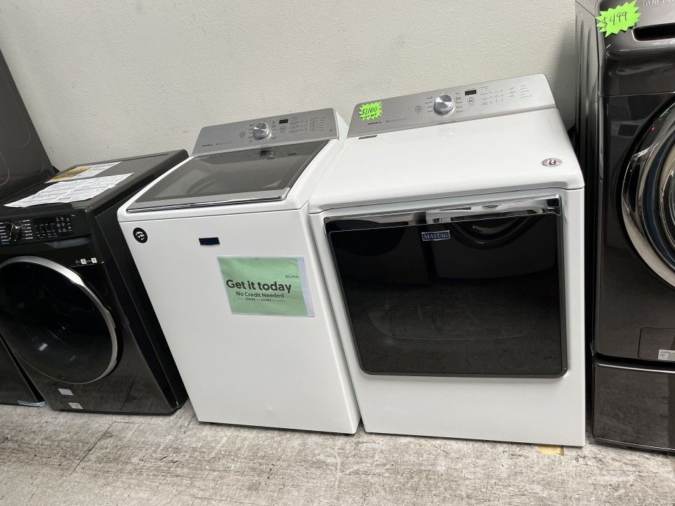 COLOR WHITE MAYTAG BRAVOS XL TOP LOAD WASHER DRYER SET for Sale in