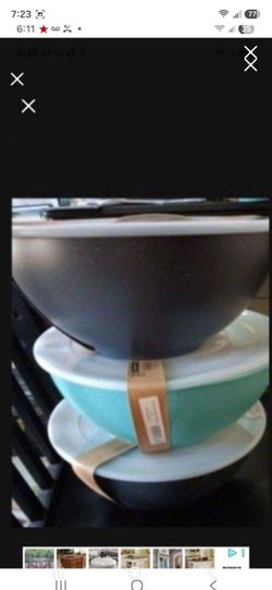 4pc Bowl Set. (2 Bowls 2 Lids) $5 Set