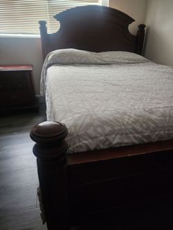 Queen bedframe w mattress