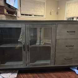 TV stand / entertainment center