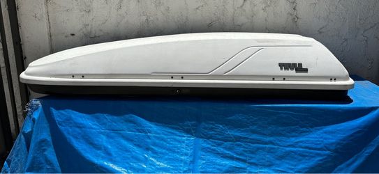Roof cargo box