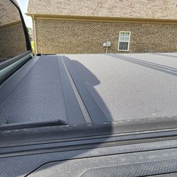 Tri-fold Tonneau Cover 