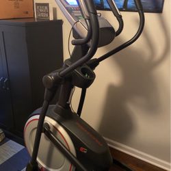 Elliptical Trainer Machine