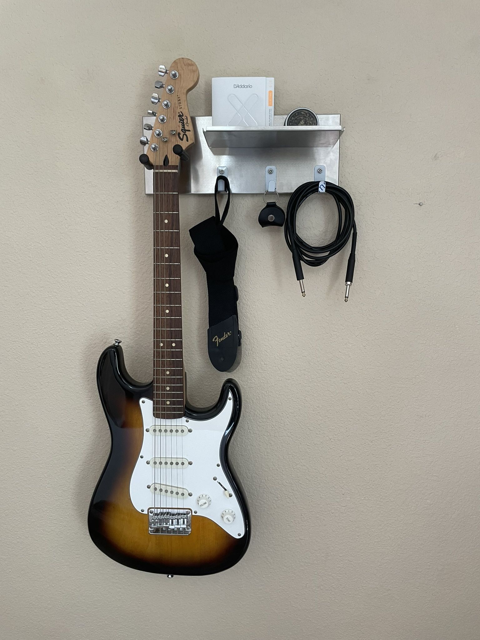 Squier Sonic Stratocaster Electric Guitar Pack With Fender Frontman 10G Amp Sunburn