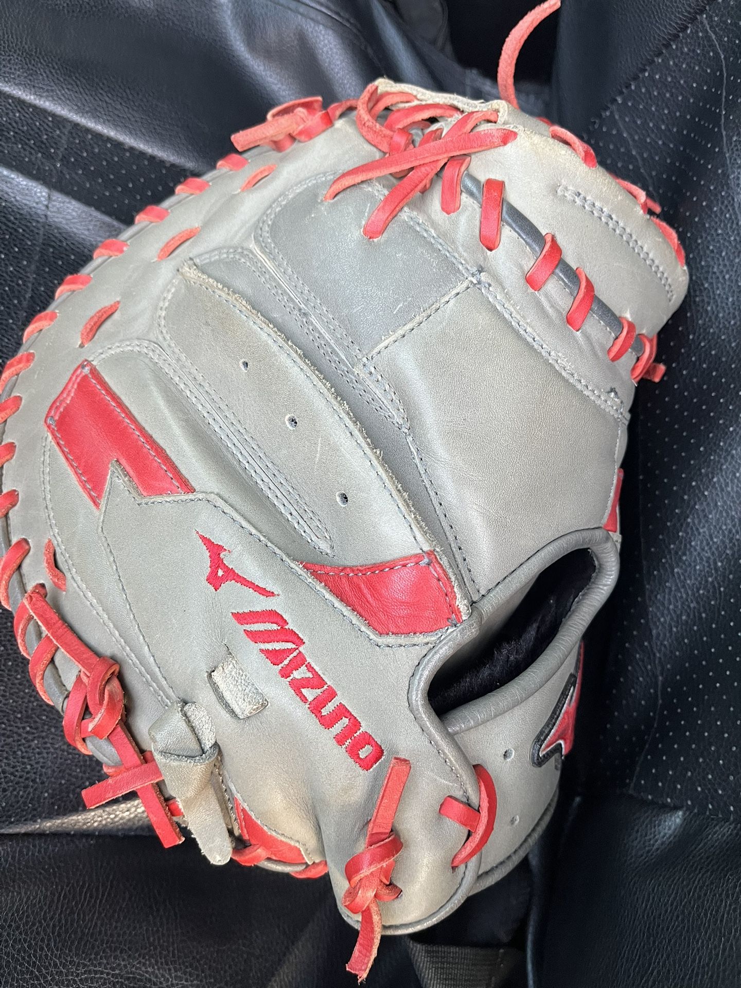 Mizuno MVP Prime Catchers Mitt Grey/ Red